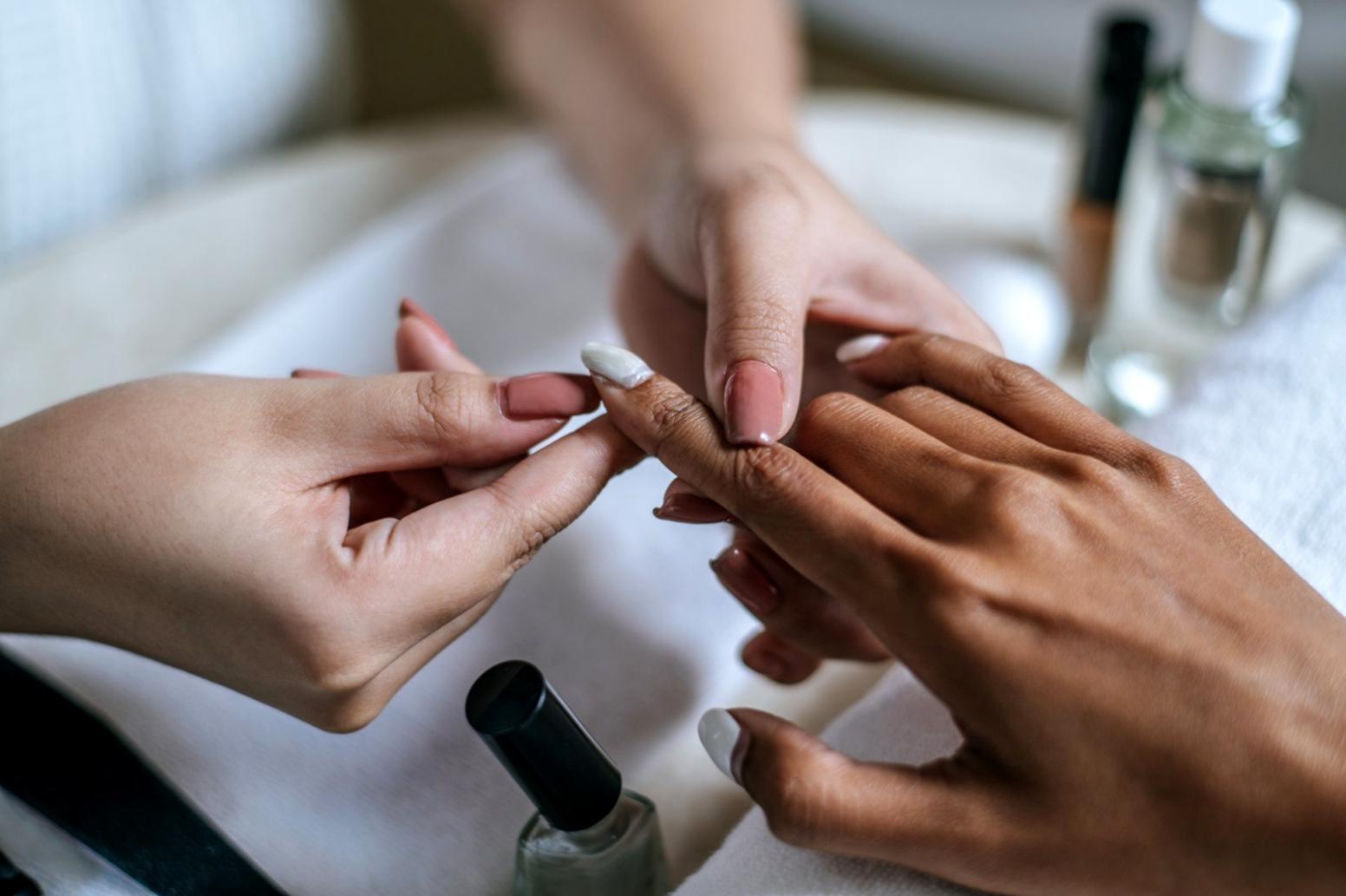 Progression dans les techniques de soin des ongles