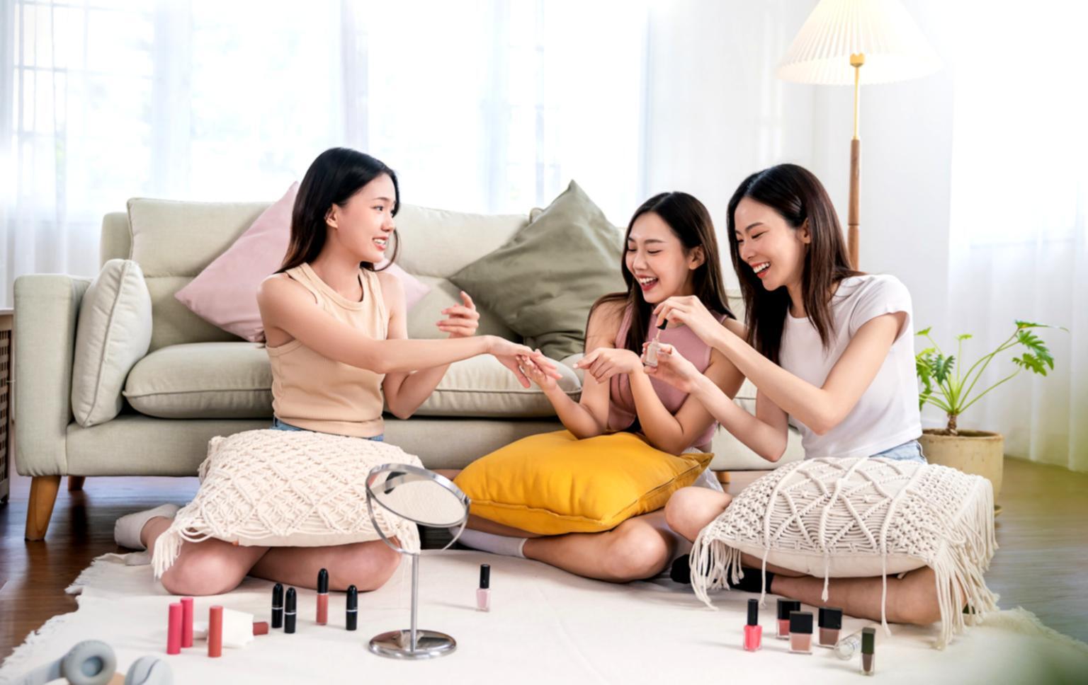Atelier de formation en soins des ongles avec démonstration pratique
